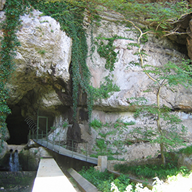 Reculée et grotte de Corveissiat