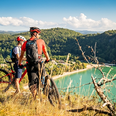 Le Tour du Premier Plateau, entre lacs et vignoble