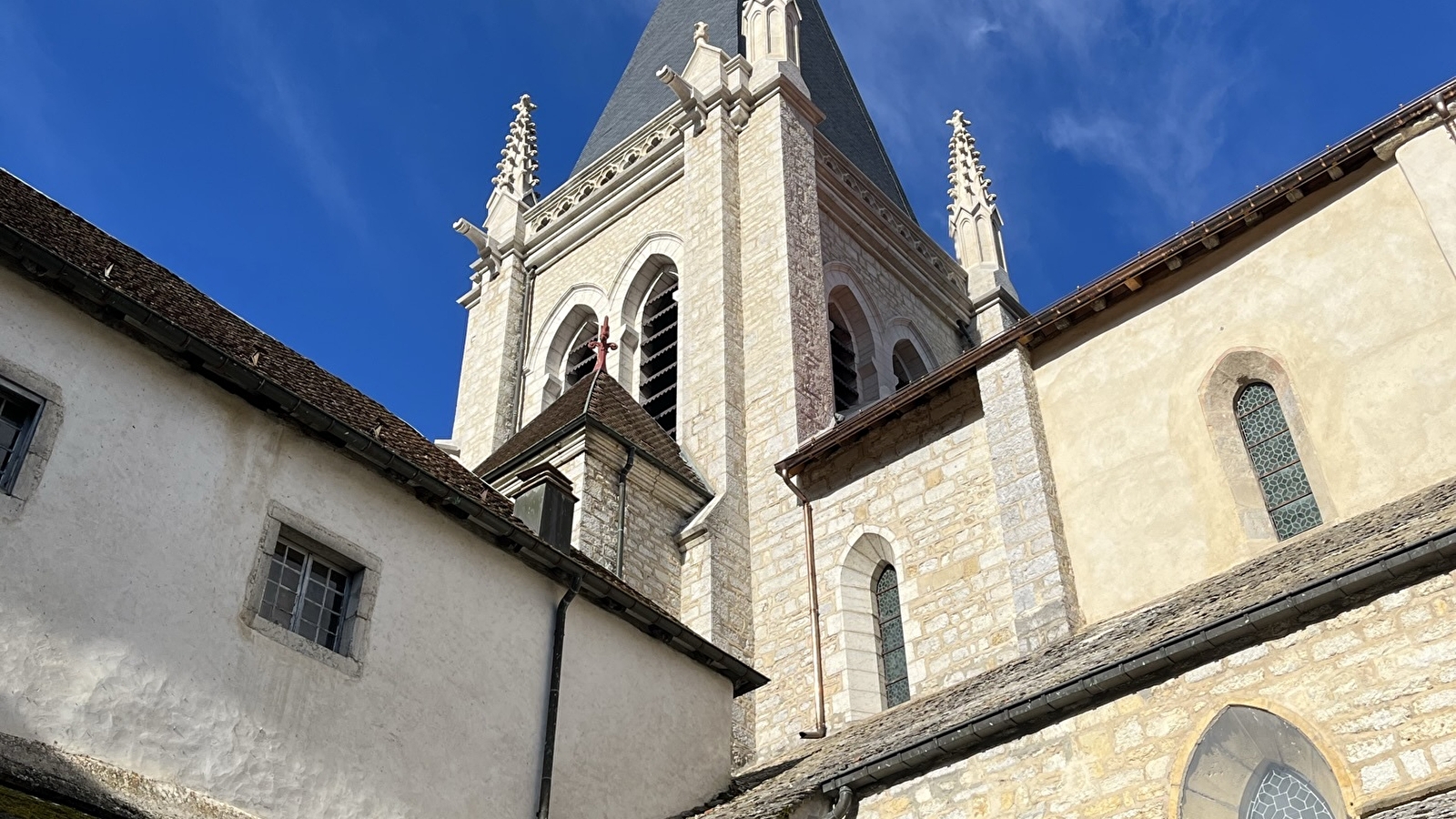 Abbaye et cloître de Montbenoit