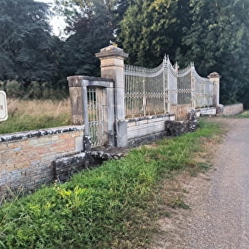 Ligne de démarcation - ancien poste de contrôle allemand - plaque - BUXY
