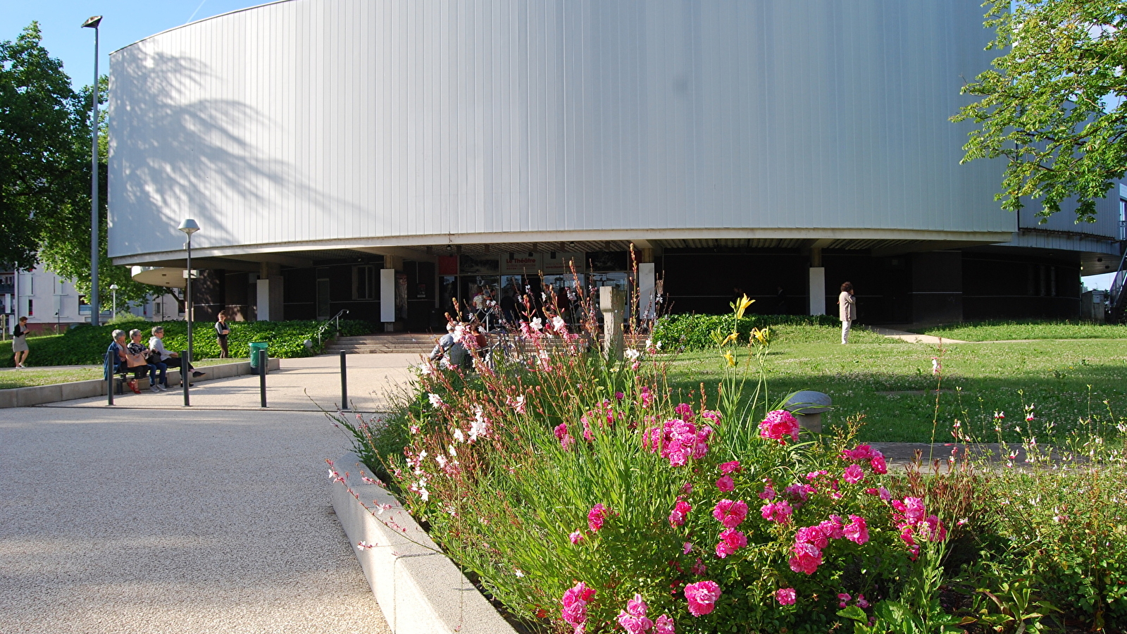 Le théâtre, Scène nationale