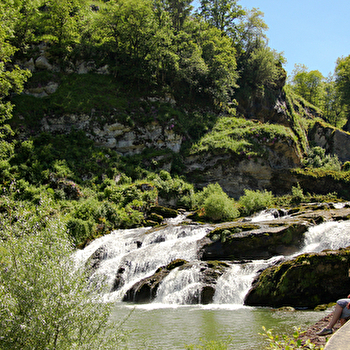 Tour des Pertes de l'Ain - BOURG-DE-SIROD