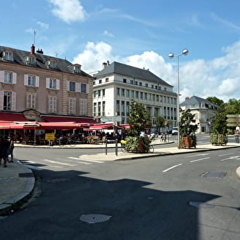 Visite guidée : Tour de place, Place Carnot - NEVERS