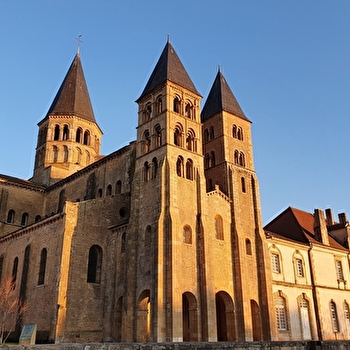 Colloque 'De la crypte à la flèche : les étages de la liturgie dans les églises' - PARAY-LE-MONIAL