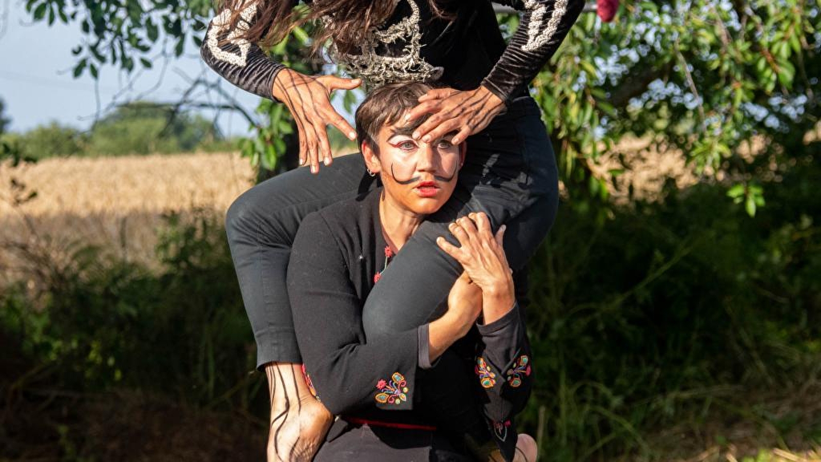 Étoffer la Nuit – Rêverie acrobatique et sonore - Collectif Aurita.