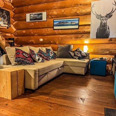 Feel Timber House