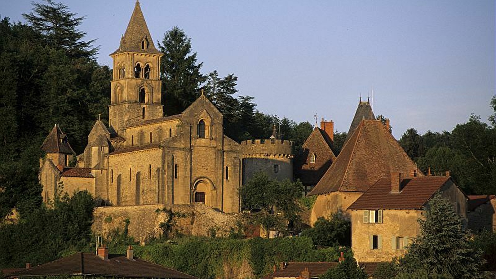 Eglise romane Saint-Pierre et Saint-Paul