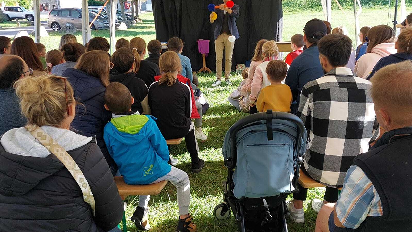 Ateliers et spectacle avec Anaël le magicien