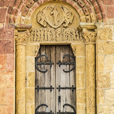 Église romane Saint-Pierre et Saint-Paul