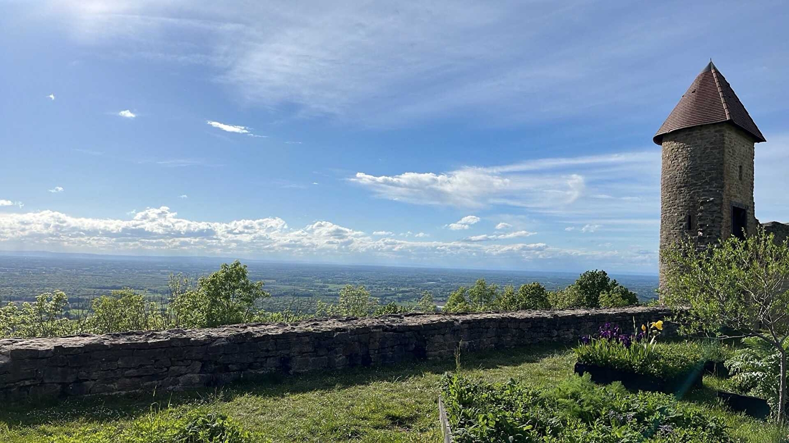 Chantier de printemps au Château de Chevreaux