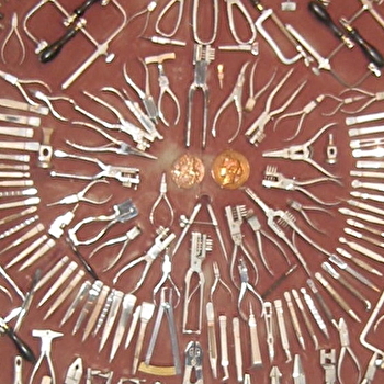 Exposition 'Avant la pince, l'outil d'horlogerie' - MONTECHEROUX