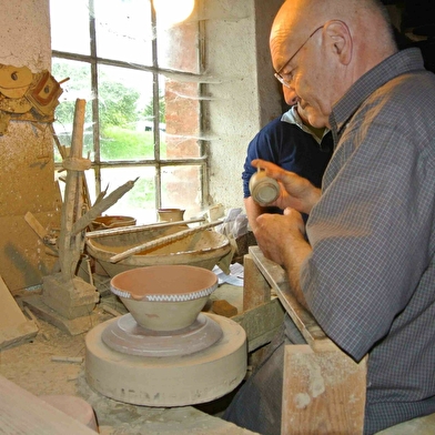 Atelier de poterie traditionnelle de Boult