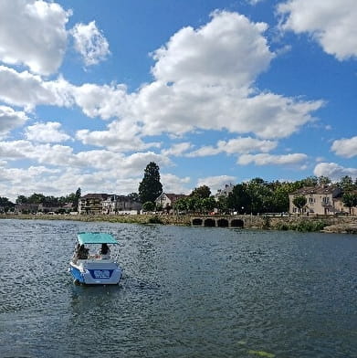 Location de bateaux éléctriques sans permis et pédalos - BJ Boat 