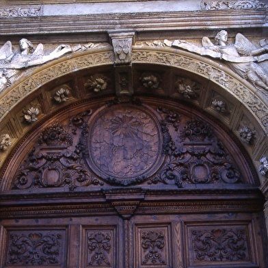 Portail de l'ancienne chapelle des Annonciades