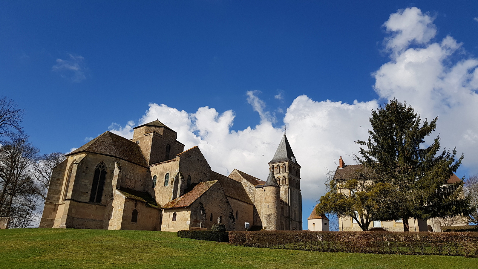 Église Saint-Pierre et Saint-Benoît