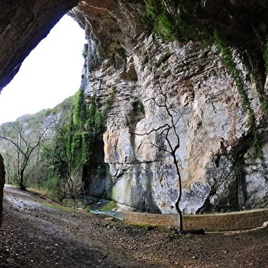 Reculée et grotte de Corveissiat