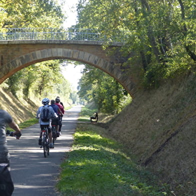 Les Vélos de Saint-Gengoux entre Mâconnais et Chalonnais 