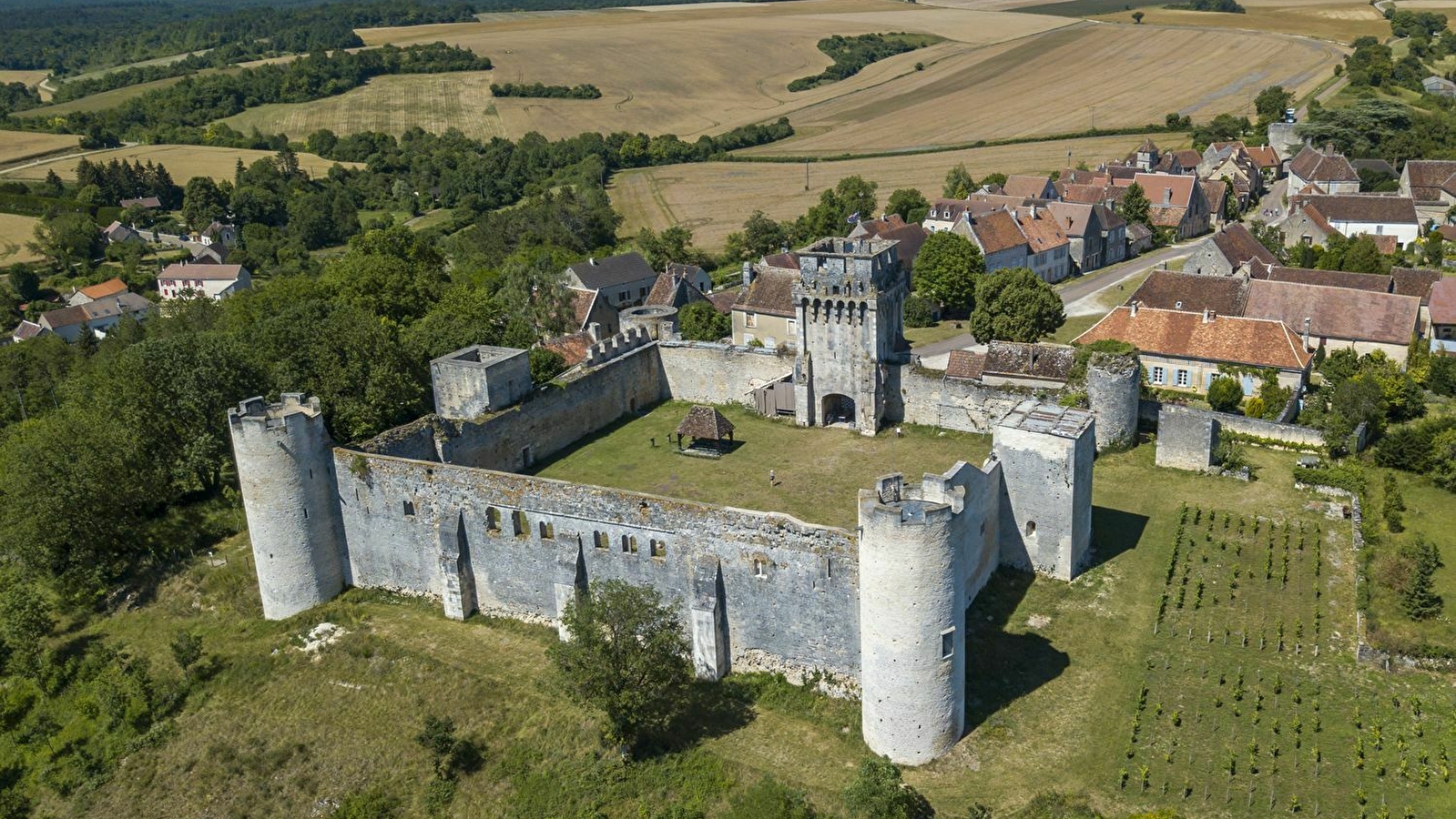 Château-Fort des Comtes d'Auxerre et de Nevers