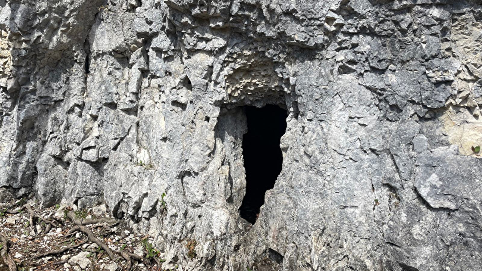 Grotte à Pierre du Bourg