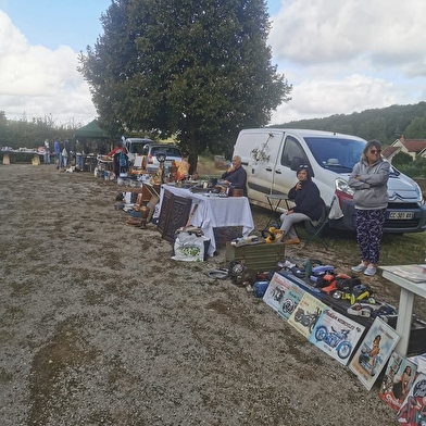 Vide grenier et marché artisanal