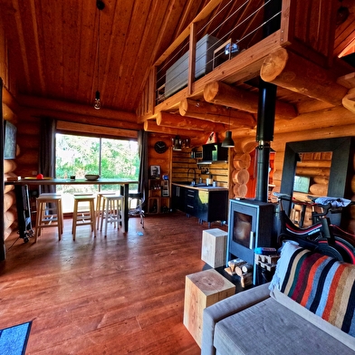 Feel Timber House