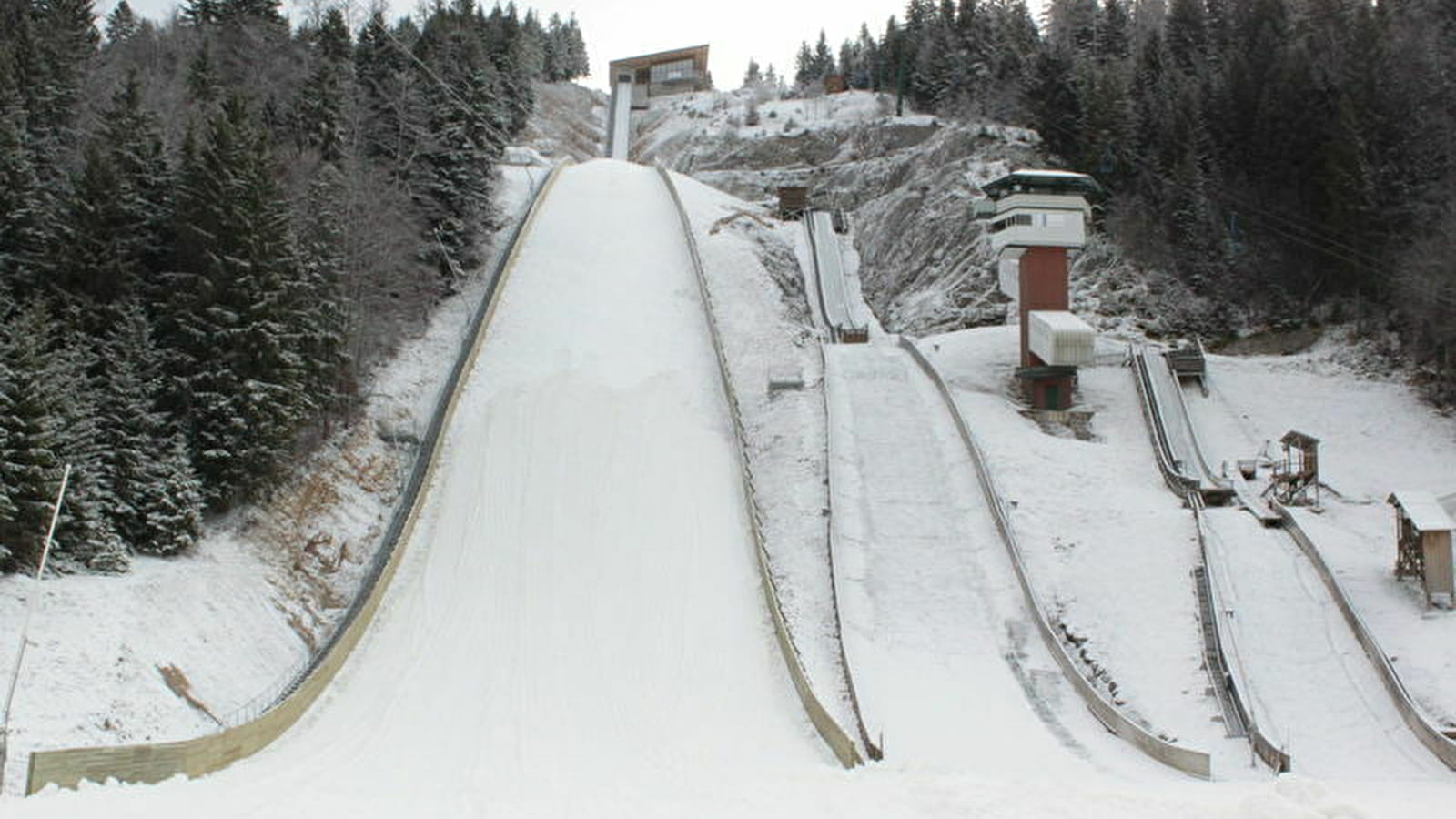 Visite des tremplins internationaux de saut à ski