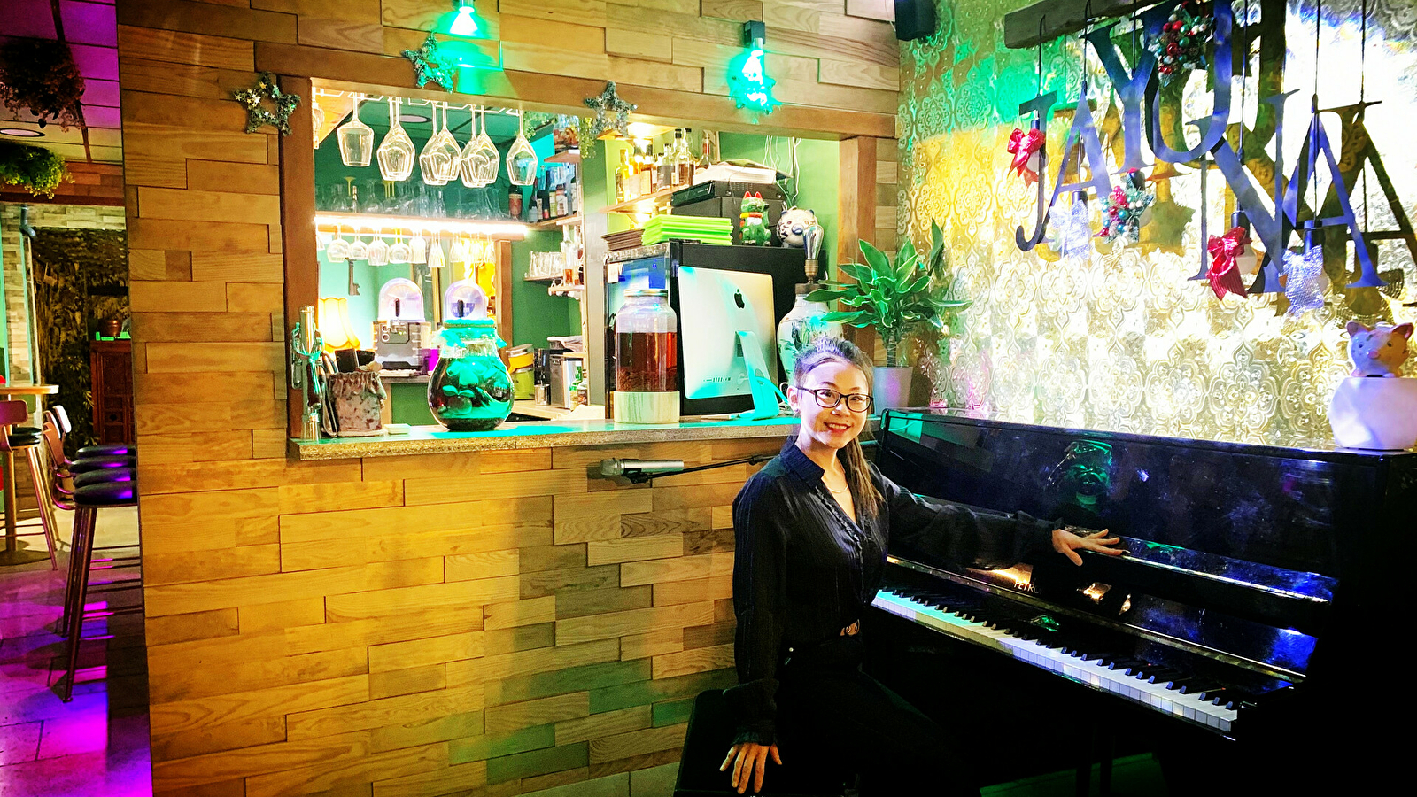 Jayuna  Piano- Bar 