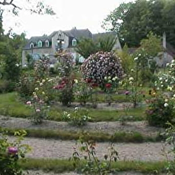 Aire de pique-nique de la Roseraie - LA CELLE-EN-MORVAN