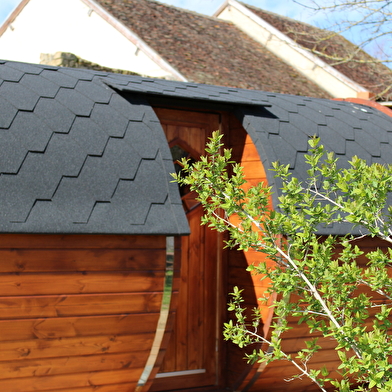 Tonneau en bois au Domaine des Marguerites