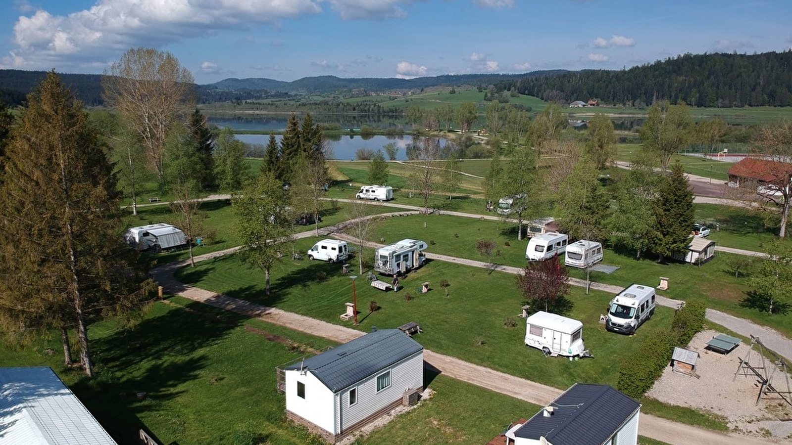 Mobil homes et chalets - Camping du lac de Remoray