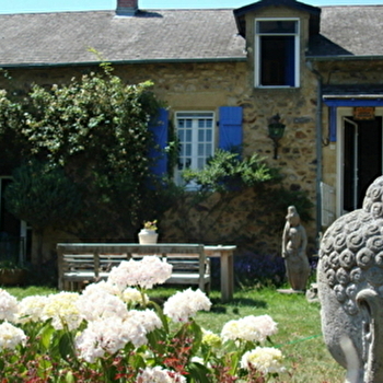 Les volets bleus - LAROCHEMILLAY