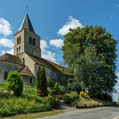 Eglise clunisienne Saint-Pierre à Montambert