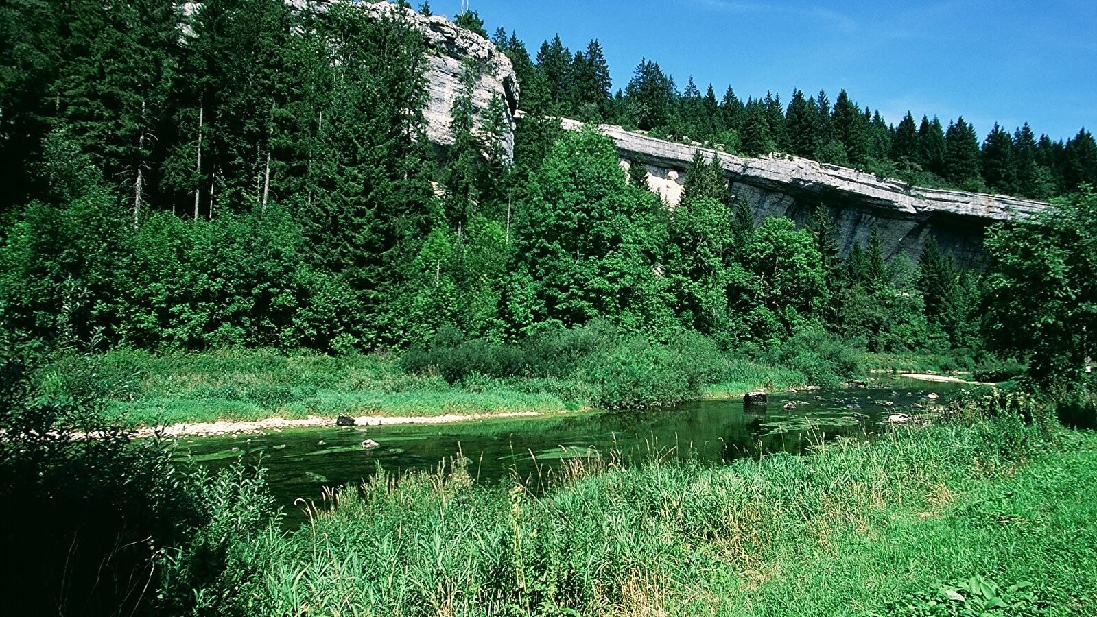 Le Défilé d'Entre-Roches et la grotte du Trésor