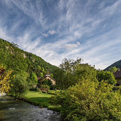 Cascade et reculée de la Frasnée