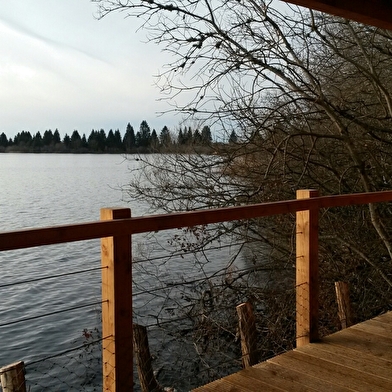 Le sentier des rives du lac du Bouverans