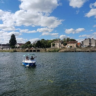 Location de bateaux éléctriques sans permis et pédalos - BJ Boat 