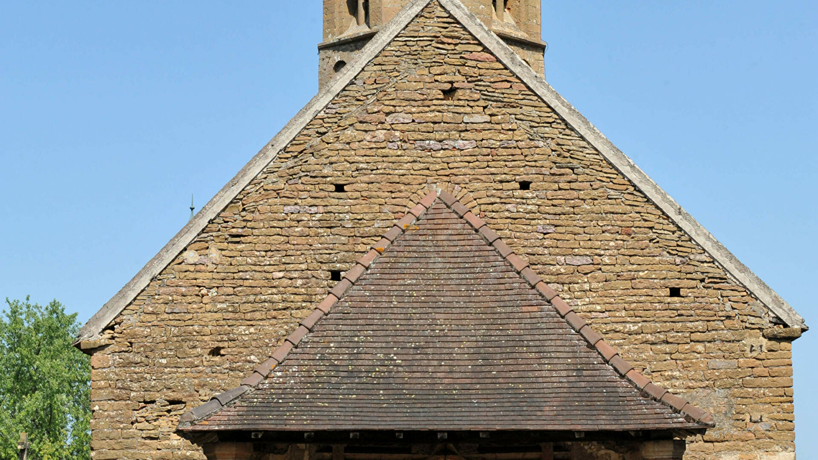 Eglise Saint-Jean-l'Evangéliste de Loché