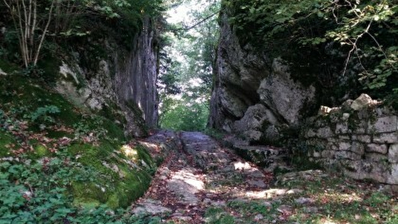 Le sentier du passage antique de Chalamont