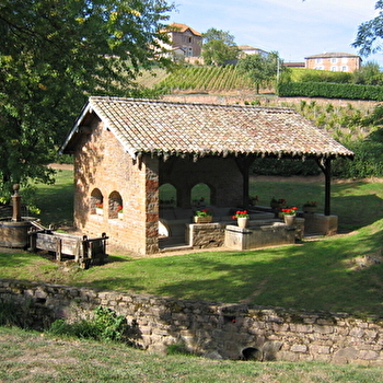Lavoir et fontaine - SAINT-VERAND