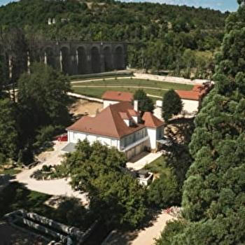 Gîte la Source de Neuvon - PLOMBIERES-LES-DIJON