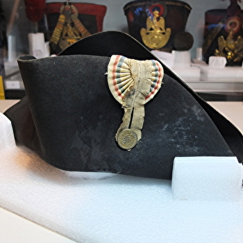 Fabrication d'un tricorne de soldat - LA CLUSE-ET-MIJOUX