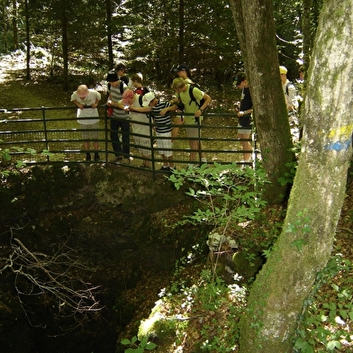 Sentier karstique du Grand Bois et grotte Maëva