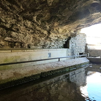 Le lavoir sous roche