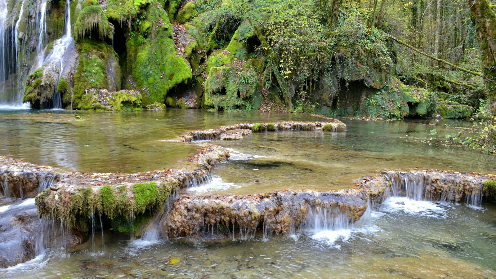 La Résurgence de la Grotte des Planches