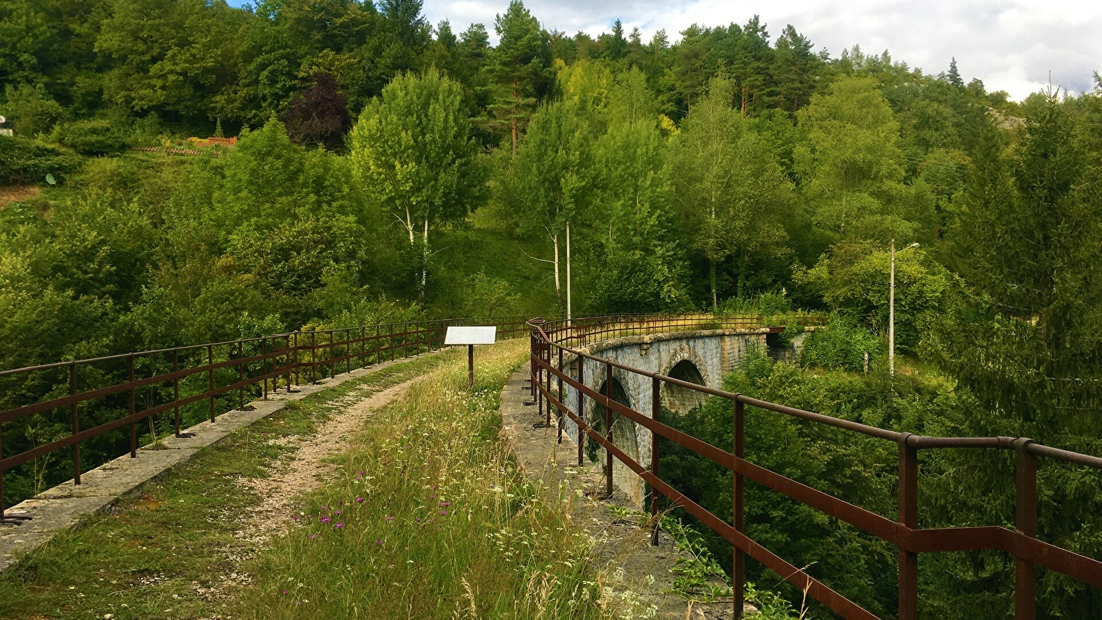 Cascade et Viaduc des Nans-Lizon (Viaduc du tram) 