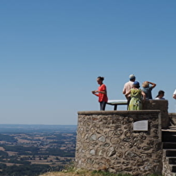 Panorama du Calvaire et château médiéval - CHATEAU-CHINON (VILLE)