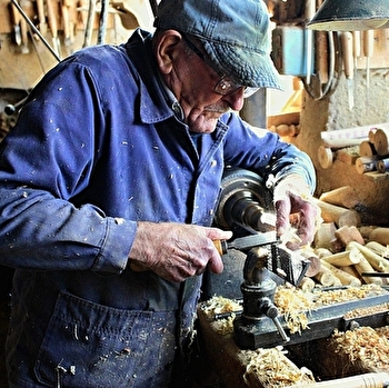 M. Marichy, tourneur sur bois - ARINTHOD