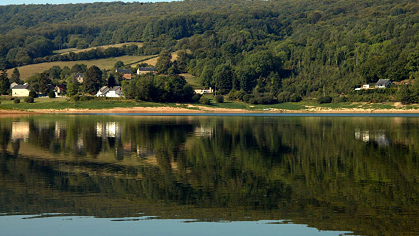 Lac de Pannecière