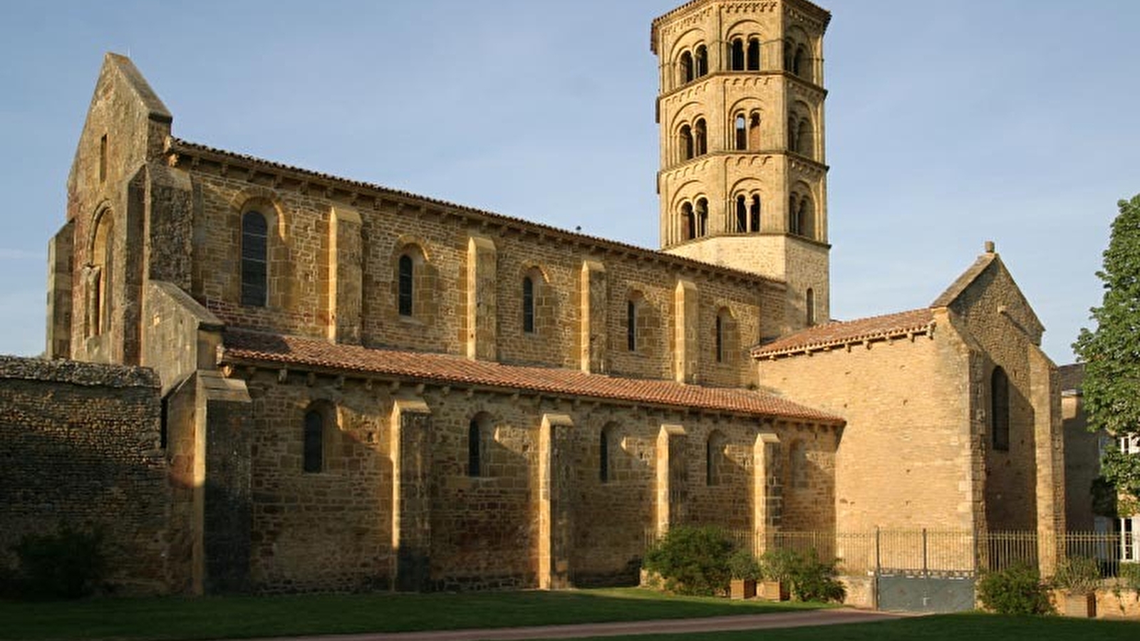 Paray-le-Monial : circuit n°2 - Églises romanes : Anzy-le-Duc, Baugy et Montceaux-l'Etoile