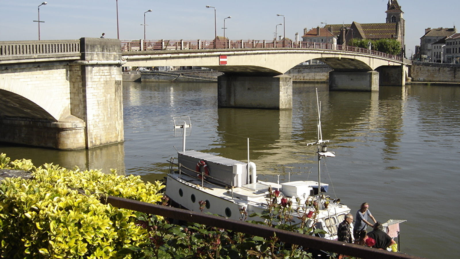 Les Flots Bleus